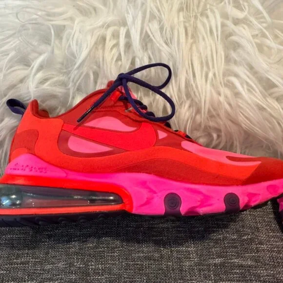 Nike Air Max 270 React in Mystic Red/Pink Blast/Habanero Red